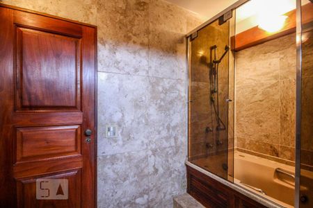 Apartamento para alugar com 300m², 4 quartos e 3 vagas Apartamento para alugar com 300m², 4 quartos e 3 vagasSuite