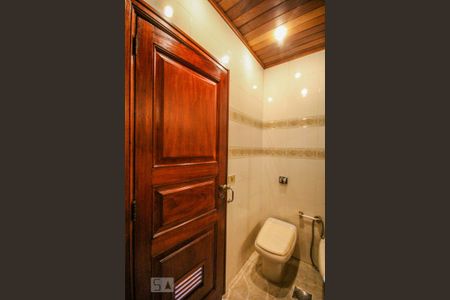 Apartamento para alugar com 300m², 4 quartos e 3 vagas Apartamento para alugar com 300m², 4 quartos e 3 vagasBanheiro Social