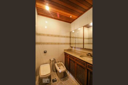 Apartamento para alugar com 300m², 4 quartos e 3 vagas Apartamento para alugar com 300m², 4 quartos e 3 vagasBanheiro Social