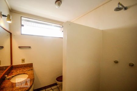 Apartamento para alugar com 300m², 4 quartos e 3 vagas Apartamento para alugar com 300m², 4 quartos e 3 vagasBanheiro Social 2