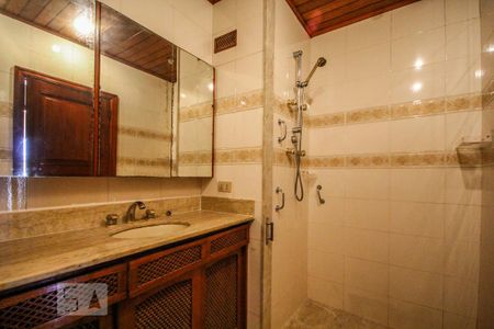 Apartamento para alugar com 300m², 4 quartos e 3 vagas Apartamento para alugar com 300m², 4 quartos e 3 vagasBanheiro Social