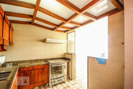 Apartamento para alugar com 300m², 4 quartos e 3 vagas Apartamento para alugar com 300m², 4 quartos e 3 vagasCozinha