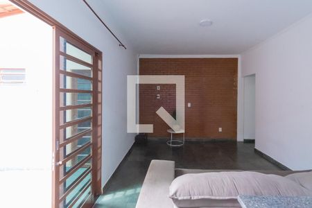 Sala de casa de condomínio à venda com 4 quartos, 200m² em Jardim Aurélia, Campinas