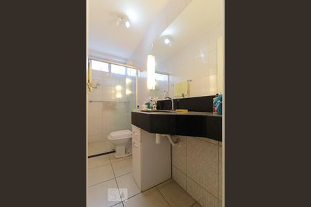 Banheiro suíte  de apartamento para alugar com 2 quartos, 75m² em Funcionários, Belo Horizonte