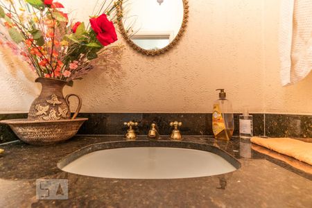 Casa para alugar com 306m², 4 quartos e 4 vagas Casa para alugar com 306m², 4 quartos e 4 vagasLavabo - Detalhe