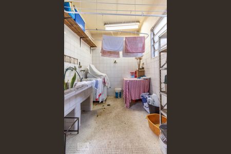 Casa para alugar com 306m², 4 quartos e 4 vagas Casa para alugar com 306m², 4 quartos e 4 vagasLavanderia