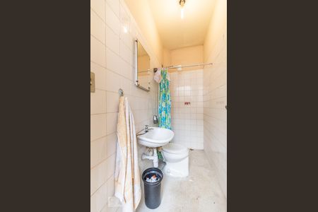 Casa para alugar com 306m², 4 quartos e 4 vagas Casa para alugar com 306m², 4 quartos e 4 vagasBanheiro de Serviço