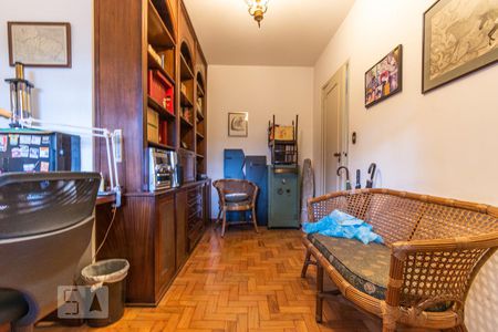 Casa para alugar com 306m², 4 quartos e 4 vagas Casa para alugar com 306m², 4 quartos e 4 vagasEscritório