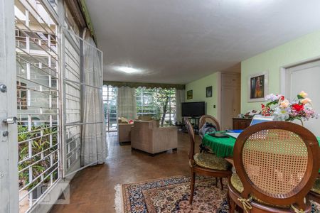 Casa para alugar com 306m², 4 quartos e 4 vagas Casa para alugar com 306m², 4 quartos e 4 vagasSala