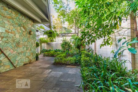 Casa para alugar com 306m², 4 quartos e 4 vagas Casa para alugar com 306m², 4 quartos e 4 vagasQuintal Frente