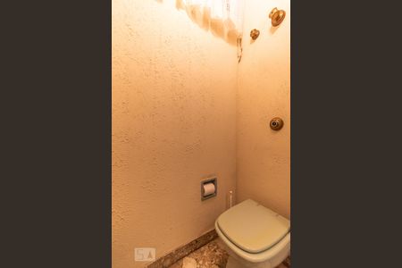 Casa para alugar com 306m², 4 quartos e 4 vagas Casa para alugar com 306m², 4 quartos e 4 vagasLavabo