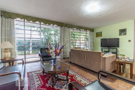 Casa para alugar com 306m², 4 quartos e 4 vagas Casa para alugar com 306m², 4 quartos e 4 vagasSala