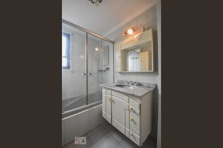 Apartamento à venda com 135m², 3 quartos e 2 vagasBanheiro 02