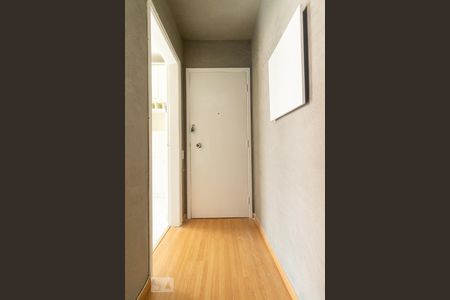 Corredor 1 de apartamento para alugar com 2 quartos, 82m² em Cerqueira César, São Paulo