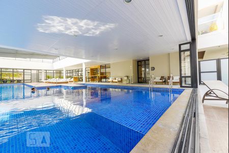 Studio à venda com 57m², 1 quarto e 1 vagaPiscina