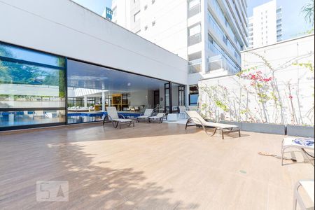 Studio à venda com 57m², 1 quarto e 1 vagaPiscina