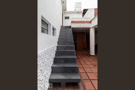 Casa à venda com 280m², 4 quartos e 3 vagas Casa à venda com 280m², 4 quartos e 3 vagasAcesso ao Segundo Andar Cômodo Externo