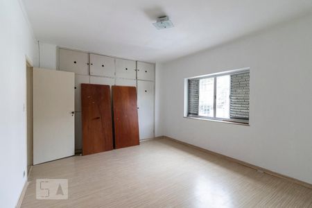 Casa à venda com 280m², 4 quartos e 3 vagas Casa à venda com 280m², 4 quartos e 3 vagasQuarto 1