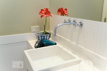 Apartamento para alugar com 80m², 2 quartos e 1 vaga Apartamento para alugar com 80m², 2 quartos e 1 vagaDetalhe Pia Banheiro Quarto 2 (suíte)