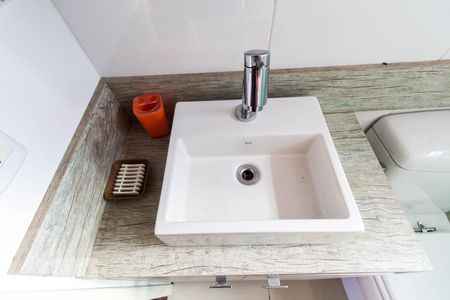 Banheiro de apartamento à venda com 1 quarto, 41m² em Camaquã, Porto Alegre