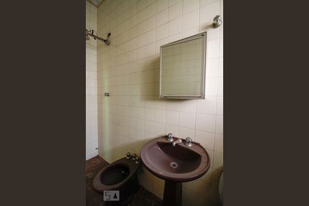 Casa à venda com 200m², 3 quartos e sem vaga Casa à venda com 200m², 3 quartos e sem vagaBanheiro