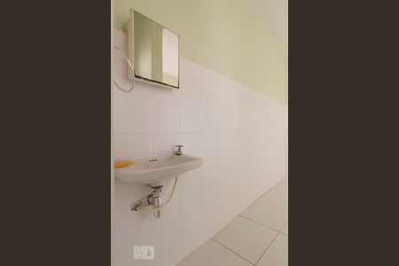 Banheiro de casa para alugar com 1 quarto, 44m² em Vila Baruel, São Paulo