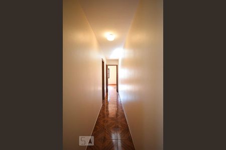 Corredor de casa para alugar com 3 quartos, 153m² em Jardim Pinheiros, São Paulo