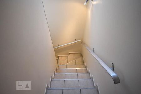 Escada de casa para alugar com 3 quartos, 153m² em Jardim Pinheiros, São Paulo