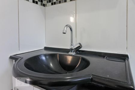 Banheiro de kitnet/studio para alugar com 1 quarto, 13m² em Vila São Luís(zona Oeste), São Paulo