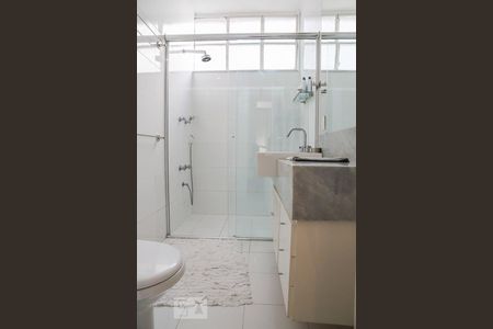 Apartamento à venda com 300m², 4 quartos e 2 vagas Apartamento à venda com 300m², 4 quartos e 2 vagasBanheiro 3