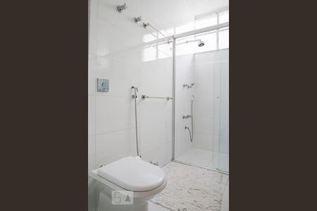 Apartamento à venda com 300m², 4 quartos e 2 vagas Apartamento à venda com 300m², 4 quartos e 2 vagasBanheiro 3