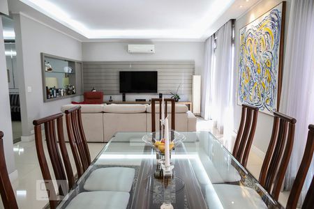 Apartamento à venda com 300m², 4 quartos e 2 vagas Apartamento à venda com 300m², 4 quartos e 2 vagasSala de jantar