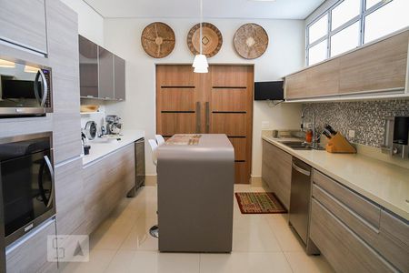 Apartamento à venda com 300m², 4 quartos e 2 vagas Apartamento à venda com 300m², 4 quartos e 2 vagasCozinha