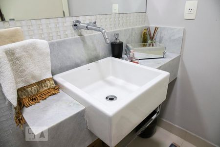 Apartamento à venda com 300m², 4 quartos e 2 vagas Apartamento à venda com 300m², 4 quartos e 2 vagasLavabo