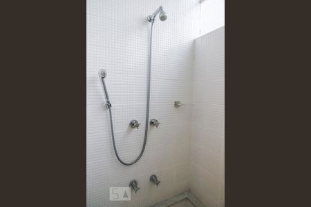 Apartamento à venda com 300m², 4 quartos e 2 vagas Apartamento à venda com 300m², 4 quartos e 2 vagasBanheiro 2