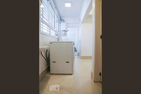 Apartamento à venda com 300m², 4 quartos e 2 vagas Apartamento à venda com 300m², 4 quartos e 2 vagasÁrea de serviço