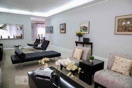 Apartamento à venda com 300m², 4 quartos e 2 vagas Apartamento à venda com 300m², 4 quartos e 2 vagasSala