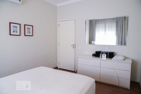 Apartamento à venda com 300m², 4 quartos e 2 vagas Apartamento à venda com 300m², 4 quartos e 2 vagasQuarto 1