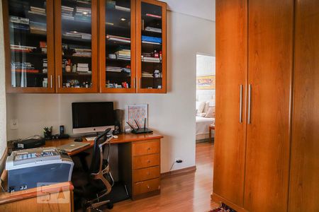 Apartamento à venda com 300m², 4 quartos e 2 vagas Apartamento à venda com 300m², 4 quartos e 2 vagasCloset