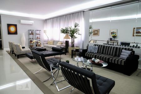 Apartamento à venda com 300m², 4 quartos e 2 vagas Apartamento à venda com 300m², 4 quartos e 2 vagasSala