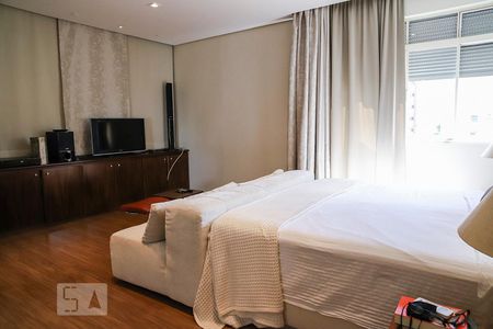 Apartamento à venda com 300m², 4 quartos e 2 vagas Apartamento à venda com 300m², 4 quartos e 2 vagasQuarto 3