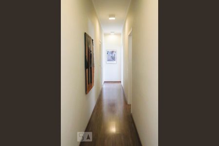 Apartamento à venda com 300m², 4 quartos e 2 vagas Apartamento à venda com 300m², 4 quartos e 2 vagasCorredor