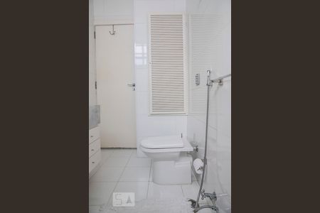 Apartamento à venda com 300m², 4 quartos e 2 vagas Apartamento à venda com 300m², 4 quartos e 2 vagasBanheiro 3