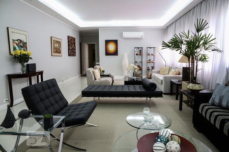 Apartamento à venda com 300m², 4 quartos e 2 vagas Apartamento à venda com 300m², 4 quartos e 2 vagasSala