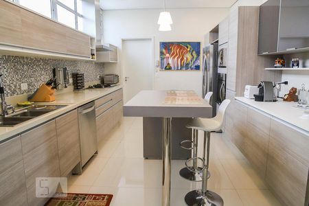 Apartamento à venda com 300m², 4 quartos e 2 vagas Apartamento à venda com 300m², 4 quartos e 2 vagasCozinha