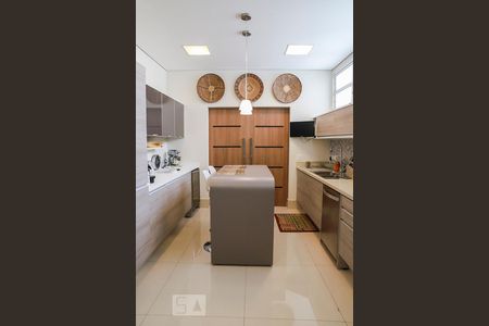 Apartamento à venda com 300m², 4 quartos e 2 vagas Apartamento à venda com 300m², 4 quartos e 2 vagasCozinha