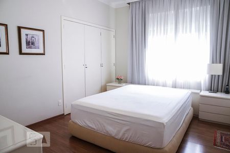 Apartamento à venda com 300m², 4 quartos e 2 vagas Apartamento à venda com 300m², 4 quartos e 2 vagasQuarto 1