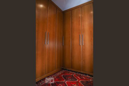 Apartamento à venda com 300m², 4 quartos e 2 vagas Apartamento à venda com 300m², 4 quartos e 2 vagasCloset