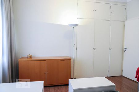 Apartamento à venda com 300m², 4 quartos e 2 vagas Apartamento à venda com 300m², 4 quartos e 2 vagasQuarto 2