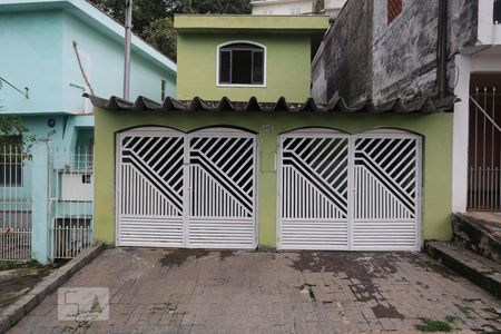Casa à venda com 164m², 3 quartos e 2 vagas Casa à venda com 164m², 3 quartos e 2 vagasFachada